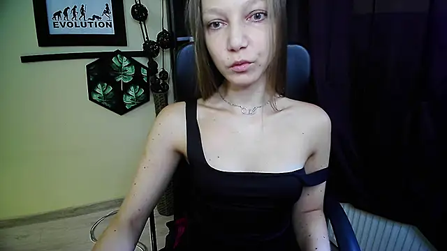 Snapshot of EmillyPlay chatting on 07-10-26, 05:34 EmillyPlay online show from 07-10-26, 05:34