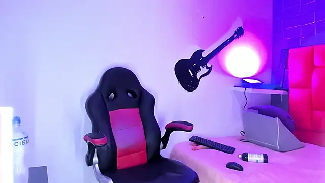 Snapshot of Sasha-sweet chatting on 11-28-25, 08:44 Sasha-sweet online show from 11-28-25, 08:44