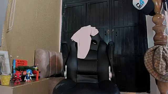 naugthy dominant online show from 01-18-25, 04:42