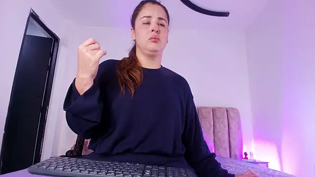 Snapshot of diane_di chatting on 11-19-25, 07:14 diane di online show from 11-19-25, 07:14