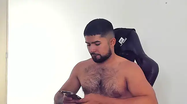 Snapshot of ethaanjones chatting on 12-12-24, 09:26 ethaanjones online show from 12-12-24, 09:26