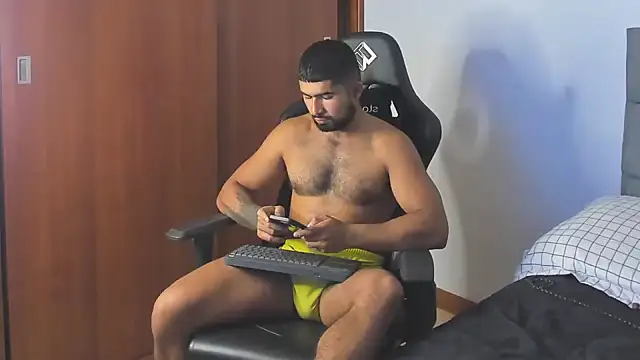 Snapshot of ethaanjones chatting on 09-17-25, 08:10 ethaanjones online show from 09-17-25, 08:10