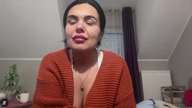 Snapshot of DESIREjenny chatting on 12-16-25, 09:03 DESIREjenny online show from 12-16-25, 09:03