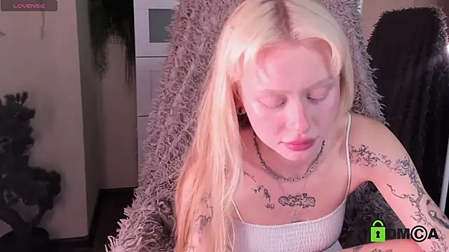 Snapshot of MalenaErnman chatting on 06-20-26, 10:51 MalenaErnman online show from 06-20-26, 10:51