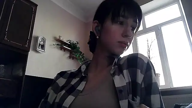 ElizaSwon online show from 05-08-26, 03:28