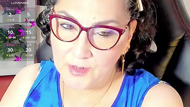 cataleya mom online show from 10-31-25, 03:18