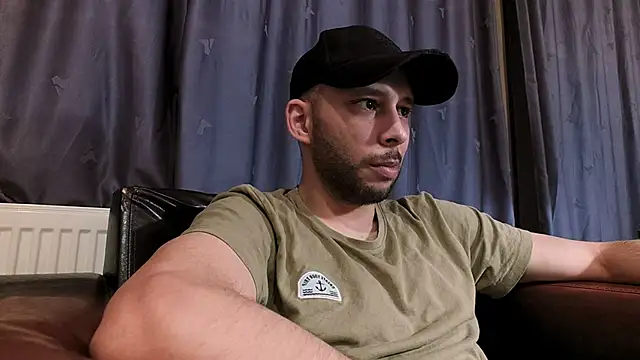 Snapshot of henryaxe chatting on 12-24-24, 01:17 henryaxe online show from 12-24-24, 01:17