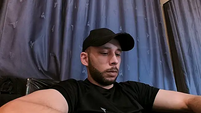 Snapshot of henryaxe chatting on 12-29-24, 02:42 henryaxe online show from 12-29-24, 02:42