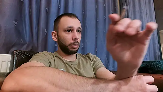 Snapshot of henryaxe chatting on 01-01-25, 11:49 henryaxe online show from 01-01-25, 11:49