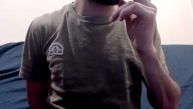 Snapshot of henryaxe chatting on 03-11-25, 02:18 henryaxe online show from 03-11-25, 02:18