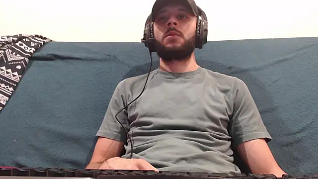 Snapshot of henryaxe chatting on 03-13-25, 04:23 henryaxe online show from 03-13-25, 04:23