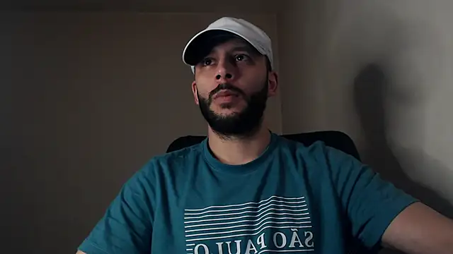 Snapshot of henryaxe chatting on 10-08-25, 05:10 henryaxe online show from 10-08-25, 05:10