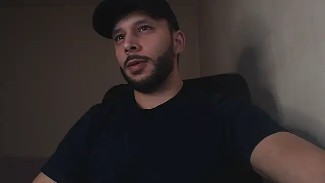 Snapshot of henryaxe chatting on 10-13-25, 12:10 henryaxe online show from 10-13-25, 12:10