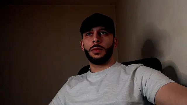 Snapshot of henryaxe chatting on 10-14-25, 09:37 henryaxe online show from 10-14-25, 09:37