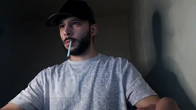 Snapshot of henryaxe chatting on 10-20-25, 02:56 henryaxe online show from 10-20-25, 02:56