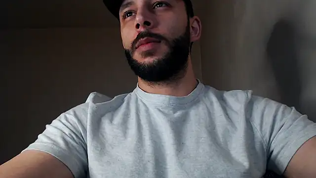 Snapshot of henryaxe chatting on 10-27-25, 12:20 henryaxe online show from 10-27-25, 12:20