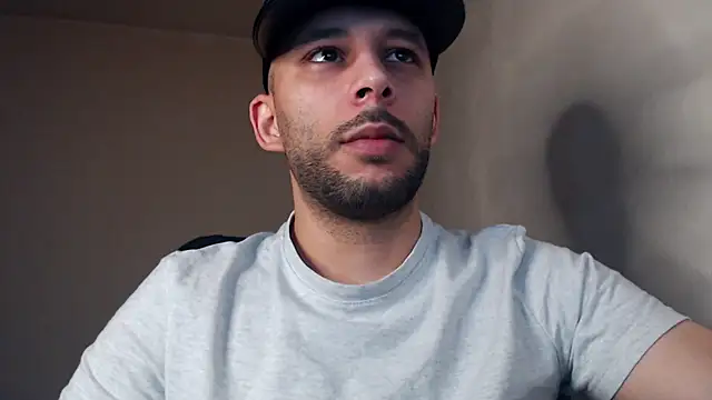 Snapshot of henryaxe chatting on 11-02-25, 01:35 henryaxe online show from 11-02-25, 01:35