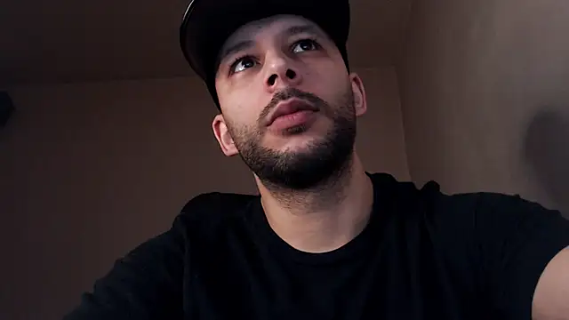 Snapshot of henryaxe chatting on 11-05-25, 02:28 henryaxe online show from 11-05-25, 02:28