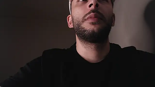 Snapshot of henryaxe chatting on 11-10-25, 02:32 henryaxe online show from 11-10-25, 02:32