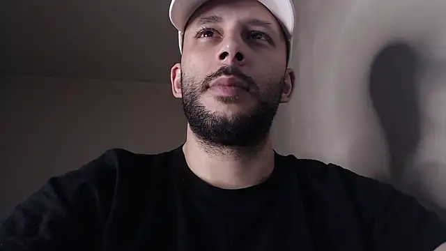 Snapshot of henryaxe chatting on 11-11-25, 02:00 henryaxe online show from 11-11-25, 02:00