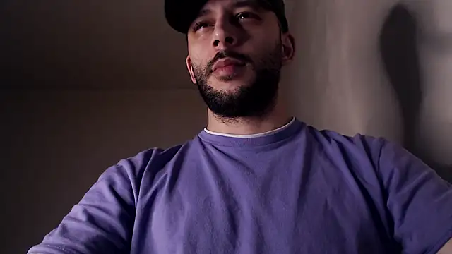 Snapshot of henryaxe chatting on 11-12-25, 02:23 henryaxe online show from 11-12-25, 02:23