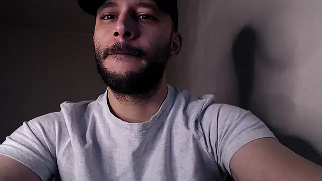 Snapshot of henryaxe chatting on 11-15-25, 04:10 henryaxe online show from 11-15-25, 04:10