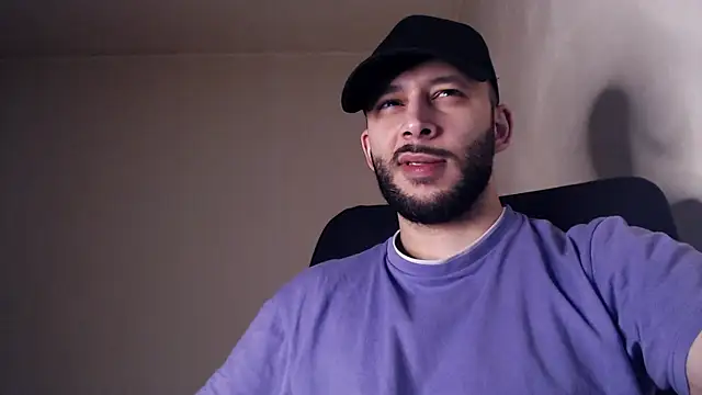 Snapshot of henryaxe chatting on 11-21-25, 01:54 henryaxe online show from 11-21-25, 01:54