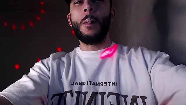 Snapshot of henryaxe chatting on 11-26-25, 10:55 henryaxe online show from 11-26-25, 10:55