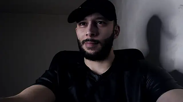 Snapshot of henryaxe chatting on 11-29-25, 09:40 henryaxe online show from 11-29-25, 09:40