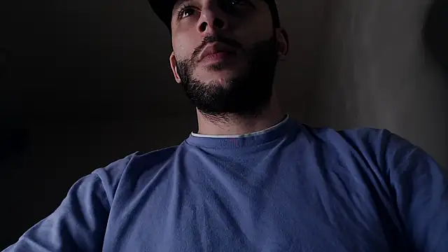 Snapshot of henryaxe chatting on 12-14-25, 06:34 henryaxe online show from 12-14-25, 06:34