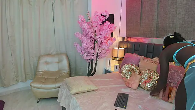 IsseyMz online show from 12-09-24, 04:56