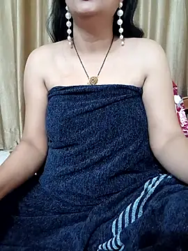 Snapshot of Priya_Boudi chatting on 02-04-25, 07:44 Priya Boudi online show from 02-04-25, 07:44