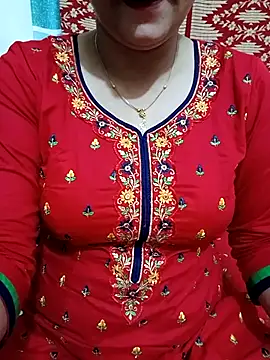 Snapshot of Priya_Boudi chatting on 03-04-25, 05:03 Priya Boudi online show from 03-04-25, 05:03