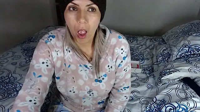 Chantal hott online show from 04-19-26, 02:44