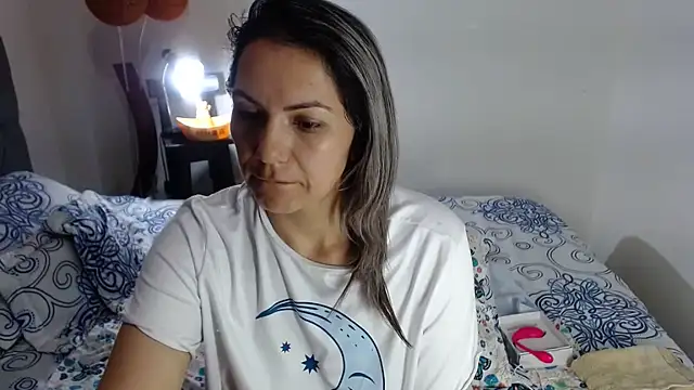 Snapshot of Chantal_hott chatting on 06-14-26, 09:00 Chantal hott online show from 06-14-26, 09:00