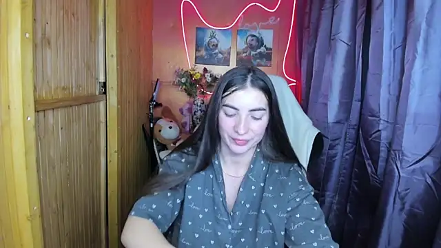 Fiery Brunette  online show from 12-26-24, 02:22