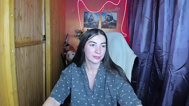 Fiery Brunette  online show from 12-26-24, 06:01