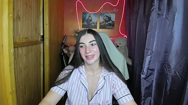 Fiery Brunette  online show from 01-04-25, 12:05