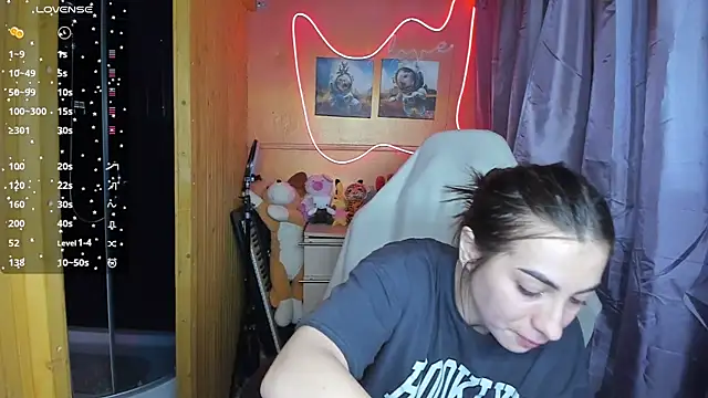 Fiery Brunette  online show from 02-24-25, 06:49