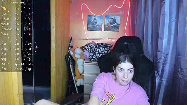 Fiery Brunette  online show from 03-06-25, 01:35