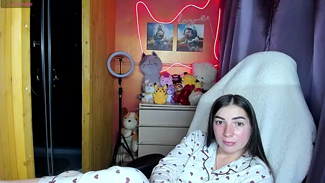 Fiery Brunette  online show from 09-24-25, 10:18