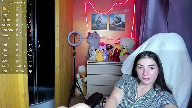 Fiery Brunette  online show from 10-13-25, 05:57