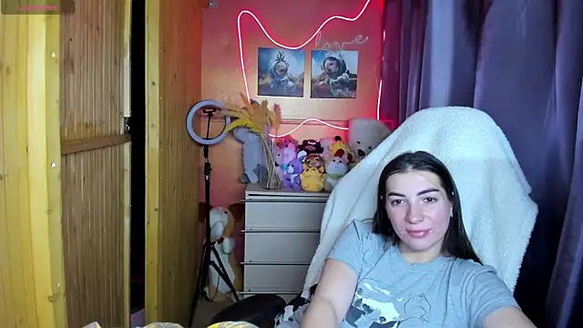 Snapshot of Fiery_Brunette_ chatting on 11-30-25, 06:28 Fiery Brunette online show from 11-30-25, 06:28