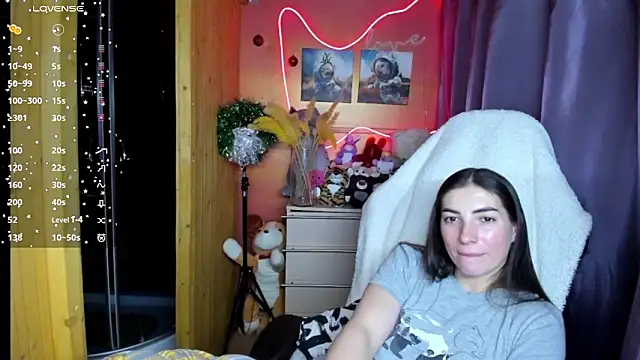 Fiery Brunette  online show from 01-13-26, 04:23