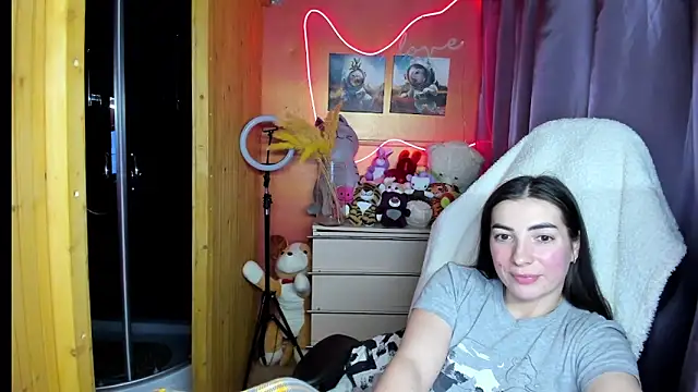 Fiery Brunette  online show from 01-14-26, 11:05