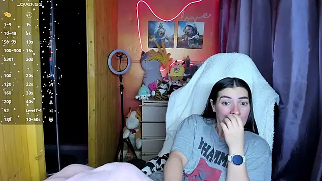 Fiery Brunette  online show from 03-04-26, 01:33