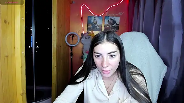 Fiery Brunette  online show from 05-18-26, 06:30