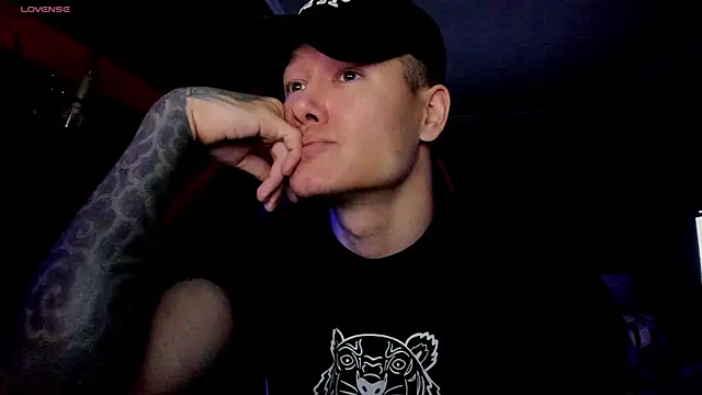 Snapshot of RODARRI chatting on 10-15-25, 01:28 RODARRI online show from 10-15-25, 01:28