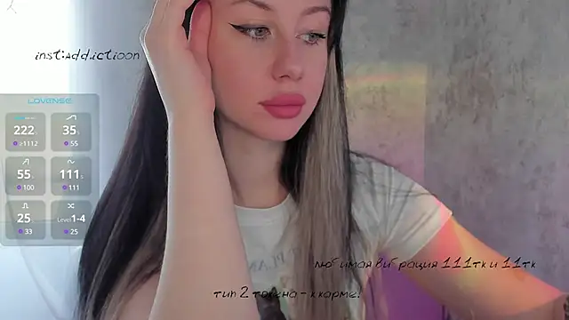 Snapshot of elena_addiction chatting on 03-17-25, 06:18 elena addiction online show from 03-17-25, 06:18