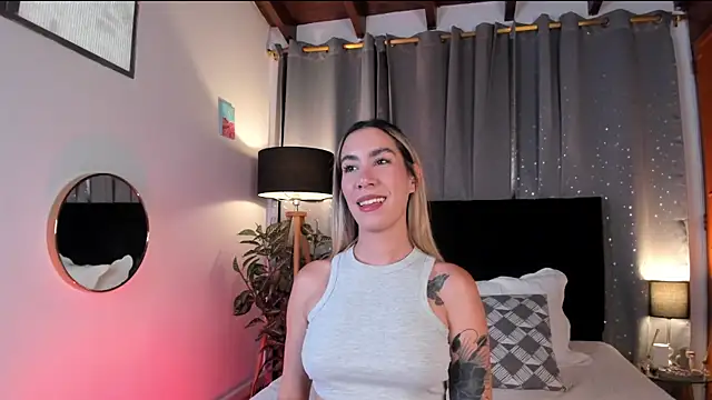 Snapshot of Lauren-Rosse chatting on 01-19-25, 08:51 Lauren-Rosse online show from 01-19-25, 08:51